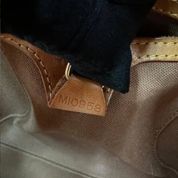 Louis Vuitton Monogram Ellipse PM Hand Bag - Picture 13 of 14